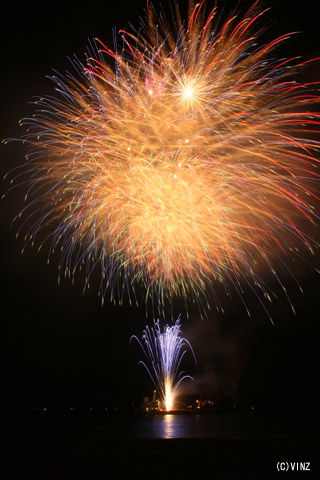 2009年 三重 熊野大花火大会 写真集 | 花火打上台船からの花火